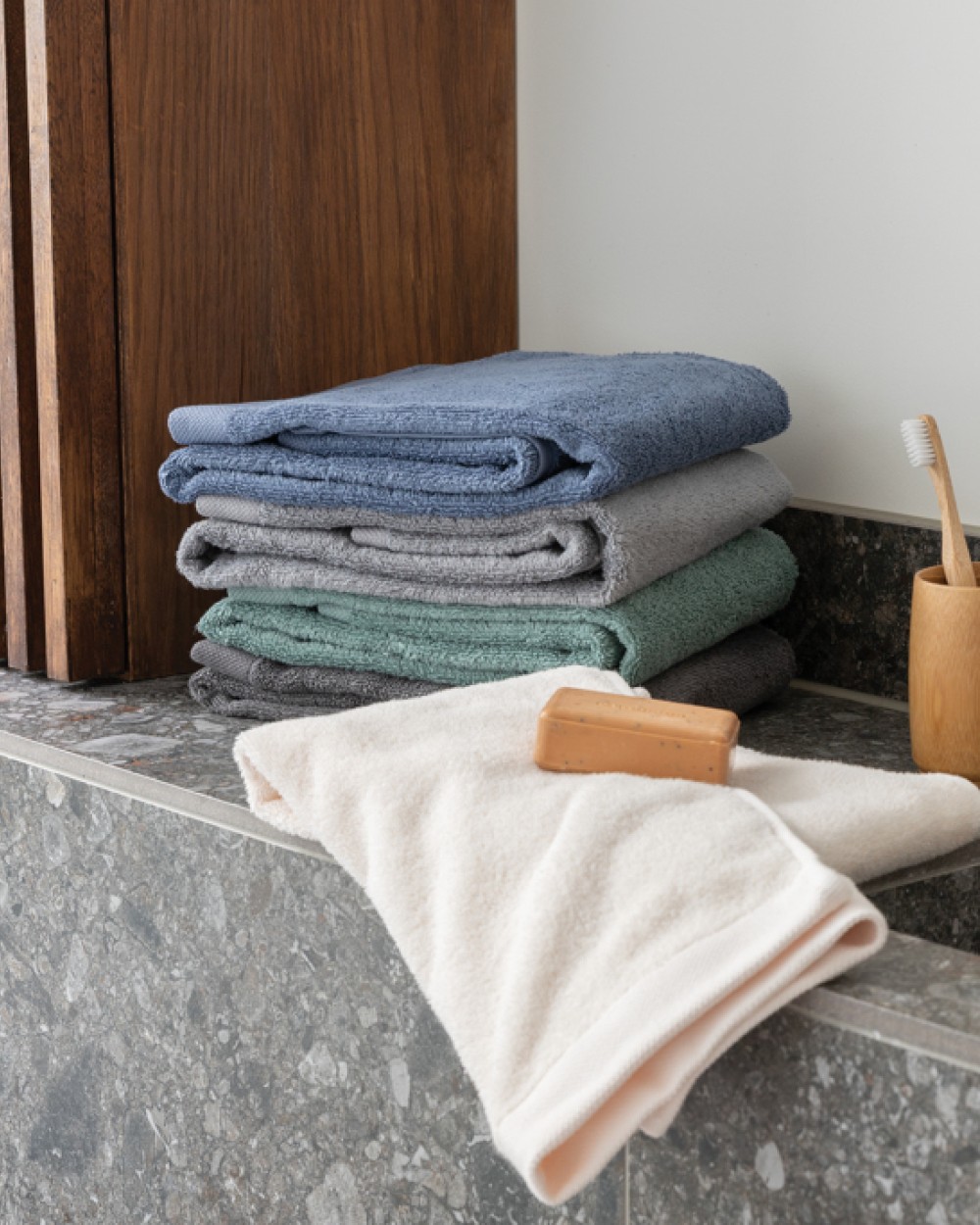 Produits éponges personnalisable UKIYO Serviette bain 70x140cm Ukiyo Sakura AWARE™ Made in Europe