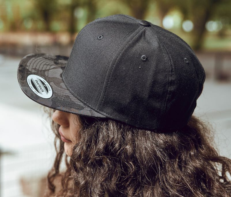 Petjes FLEXFIT CAMO VISOR SNAPBACK voor bedrukking &amp; borduring