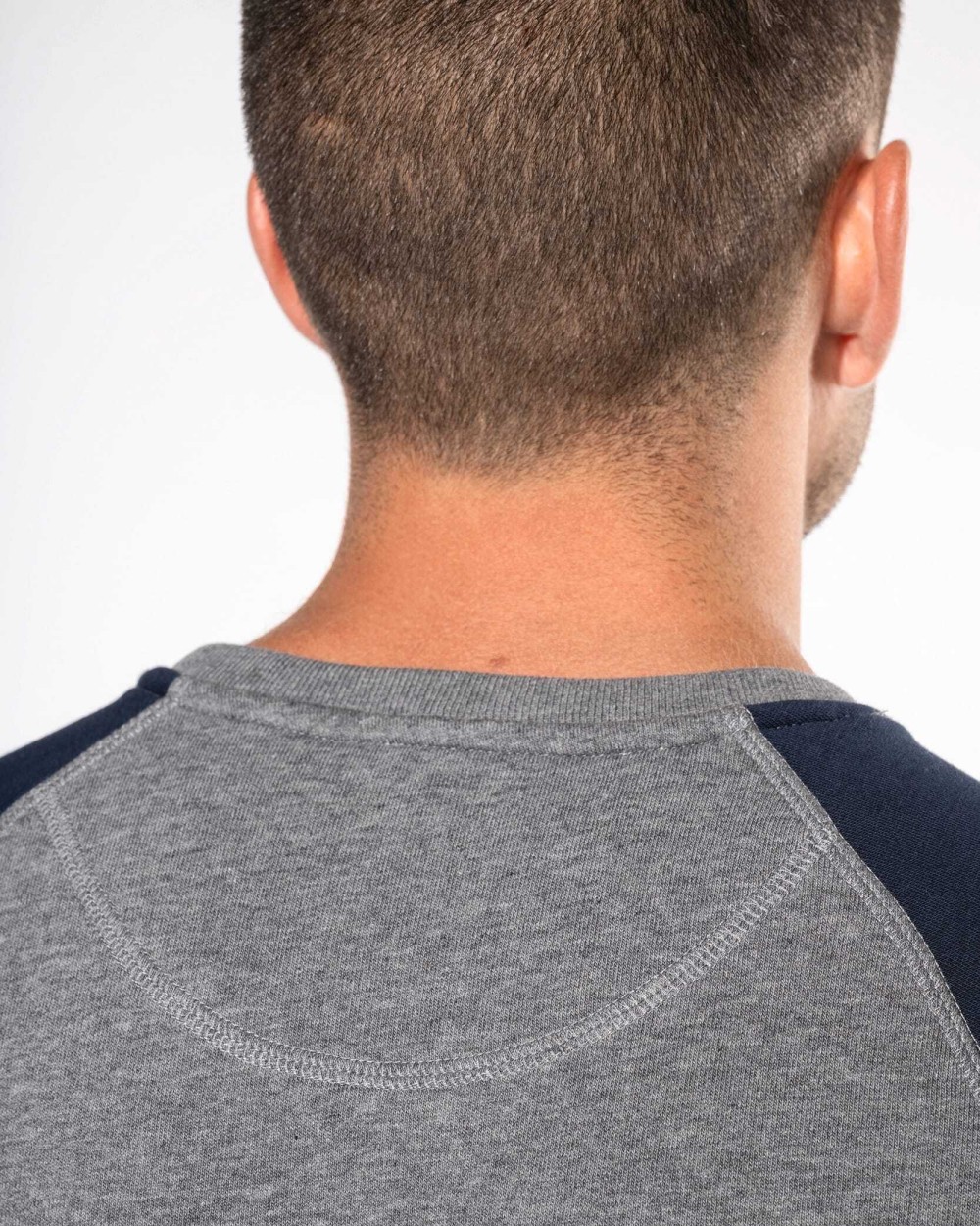 KARIBAN Zweifarbiges Herren-Sweatshirt French Terry mit Rundhalsausschnitt und Raglanärmeln AUS BIO-Baumwol Sweatshirts personalisierbar