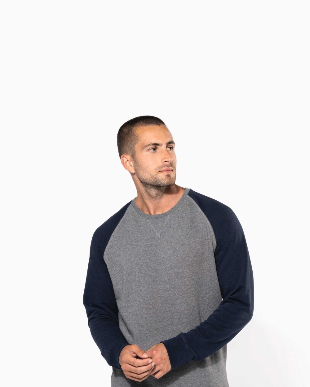 Sweaters & hoodies KARIBAN Tweekleurige herensweater BIO French Terry ronde hals raglanmouwen voor bedrukking &amp; borduring