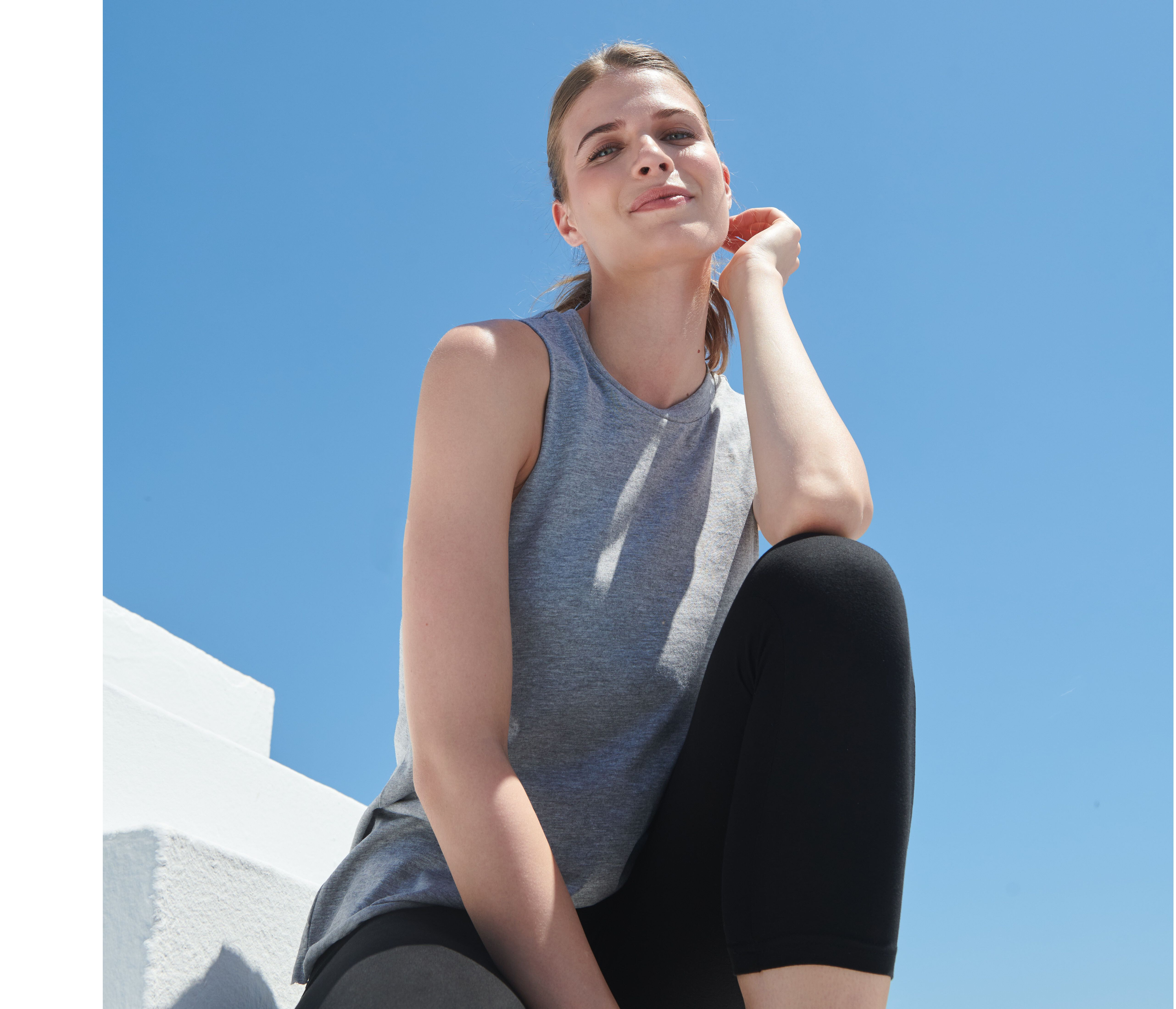 T-Shirts personnalisable SKINNIFIT WOMEN’S HIGH NECK SLASH ARMHOLE VEST