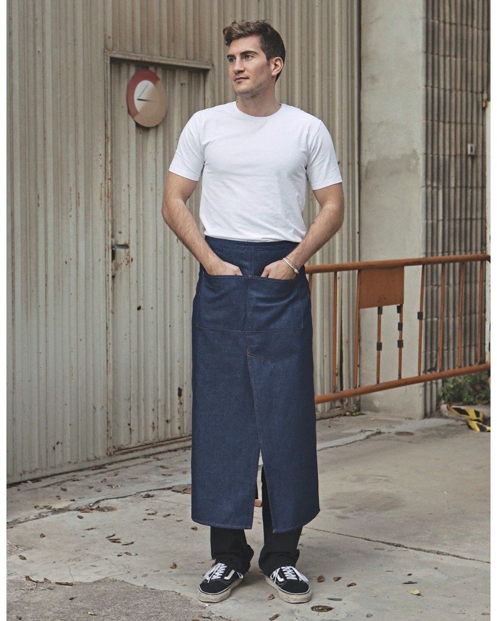 LINK KITCHENWEAR Jeans Bistro Apron with Split Schürzen personalisierbar