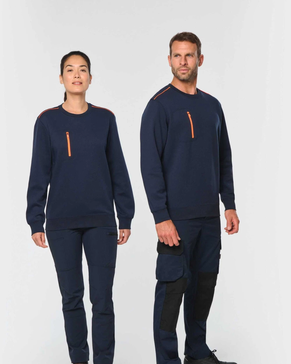 WK. DESIGNED TO WORK Day To Day Unisex-Sweatshirt mit kontrastfarbener zip Tasche Sweatshirts personalisierbar