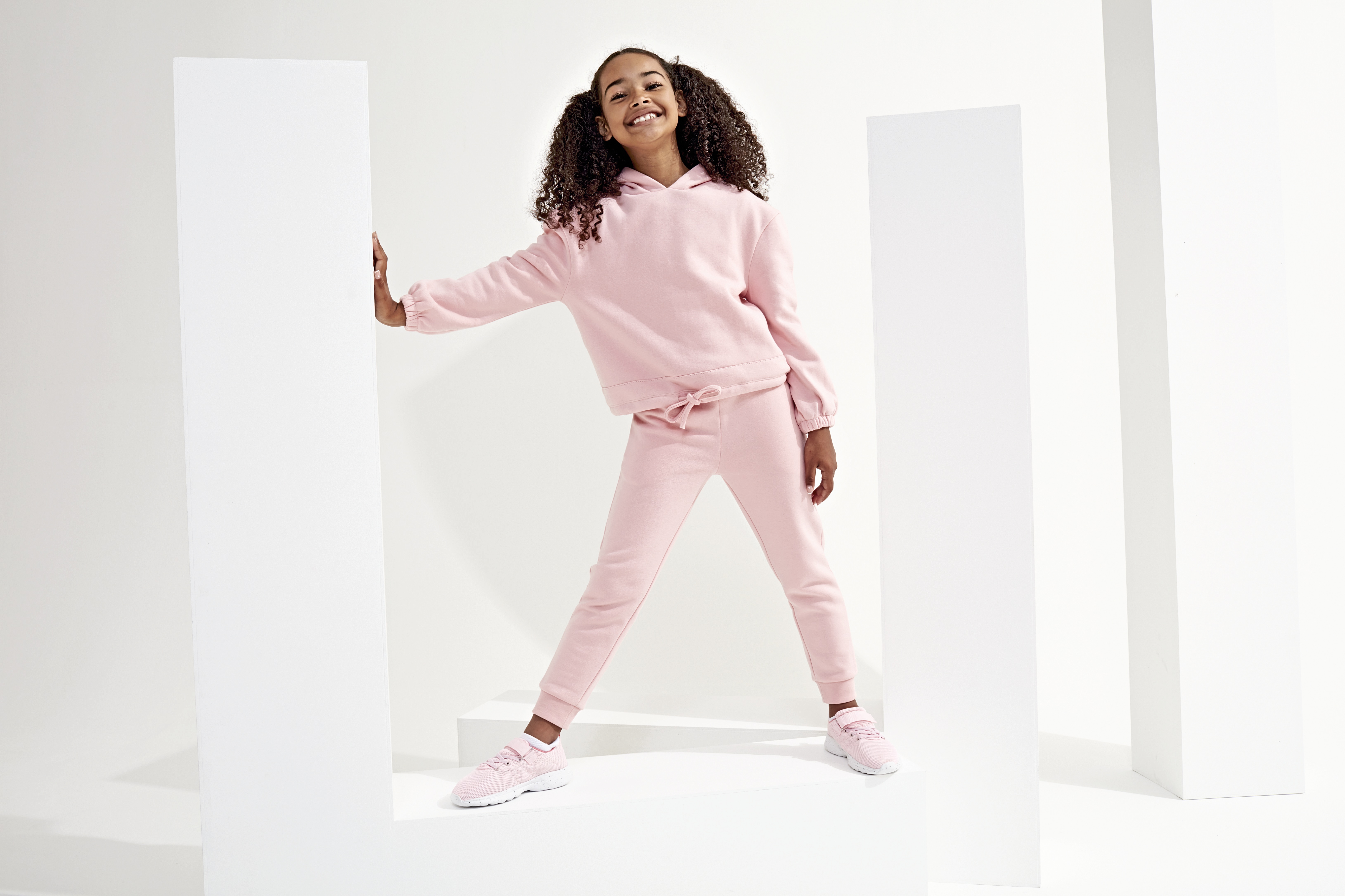 Sweat-shirts personnalisable TRIDRI Kids Recycled Cropped Oversize Hoodie