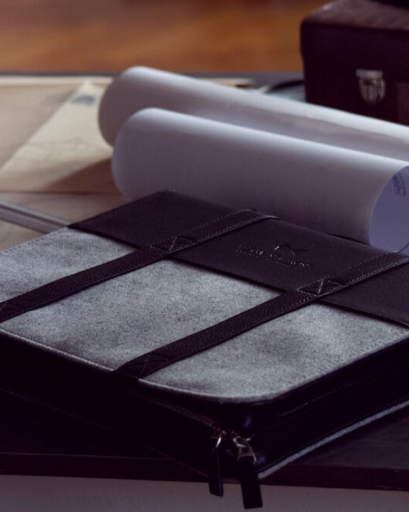 J. HARVEST & FROST Document Folder Taschen personalisierbar