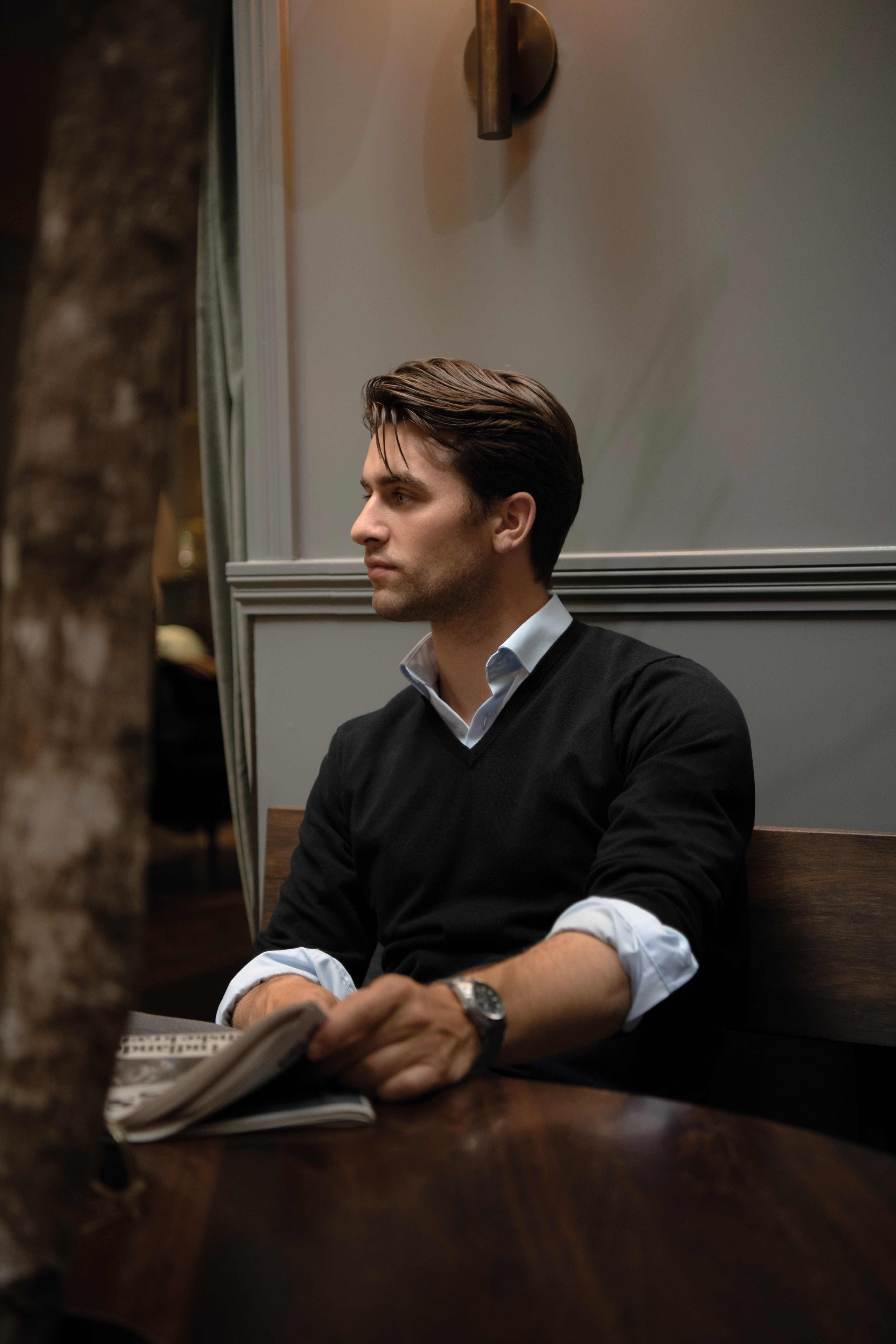 Sweat-shirts personnalisable NIMBUS Brighton - tricot élégant à col en v