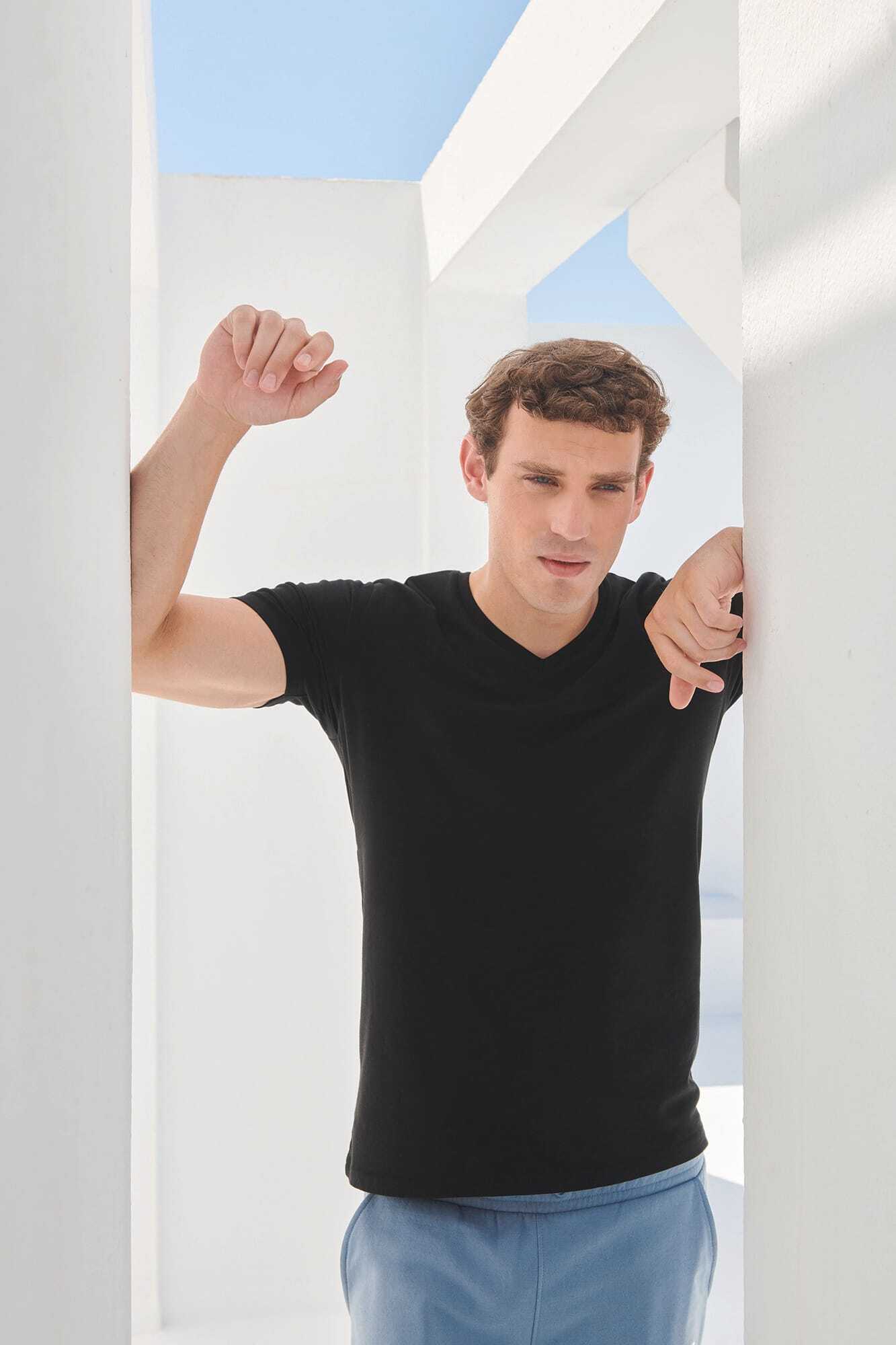 T-shirts SKINNIFIT Men's Stretch Feel Good V-neck T-shirt voor bedrukking &amp; borduring