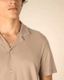 SPASSO Umweltfreundliches ausgewaschenes Jersey-Herrenhemd mit kurzen Ärmeln und Bowling-Kragen Hemden personalisierbar