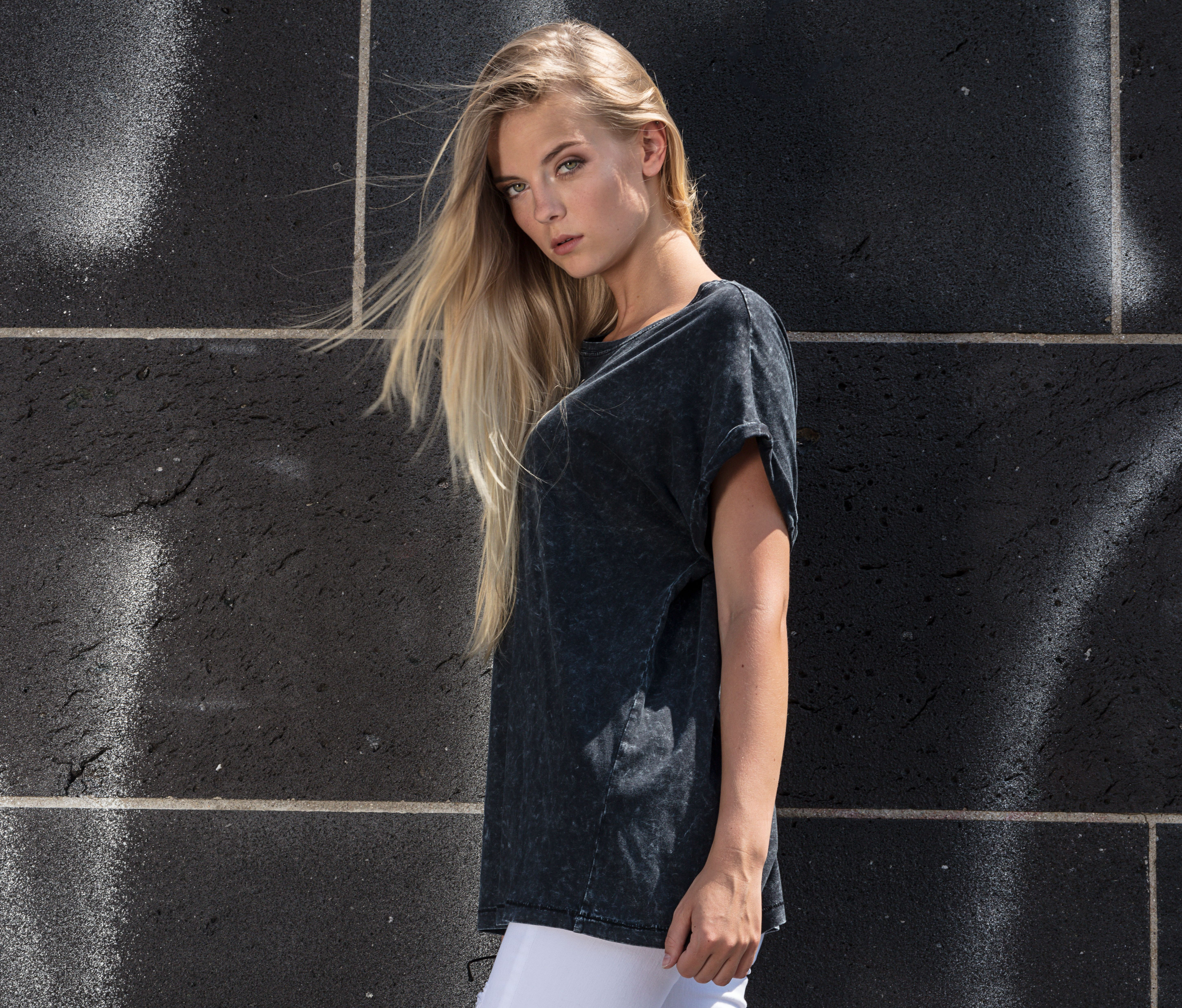 T-Shirts personnalisable BUILD YOUR BRAND LADIES ACID WASHED EXTENDED SHOULDER TEE