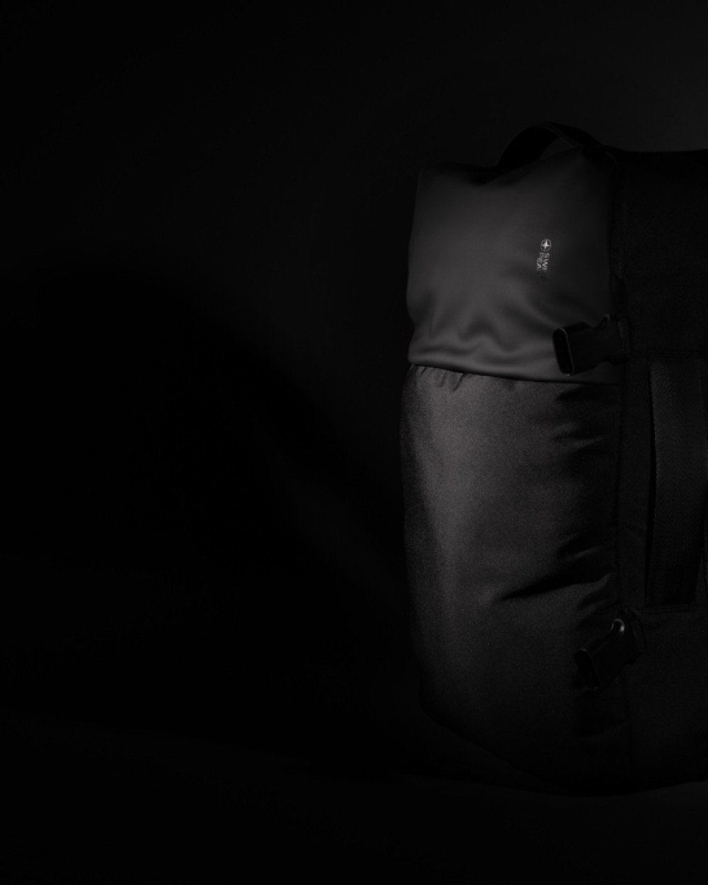 SWISS PEAK Swiss Peak AWARE™ RPET 15.6" erweiterbarer Wochenendrucksack Taschen personalisierbar