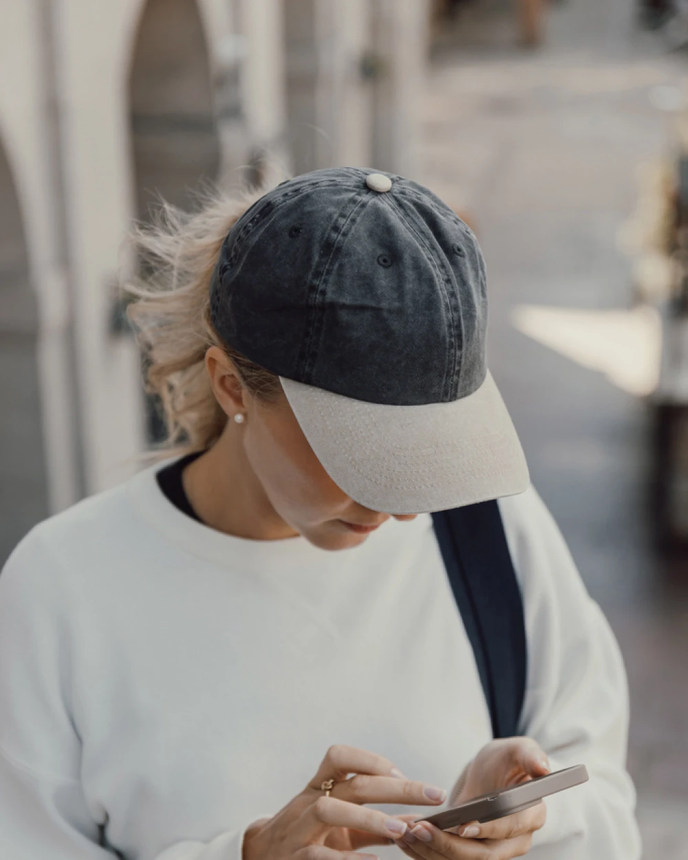 4DO BEAU AWARE™ Two-Tone 6-Panel-Cap aus washed Cotton-Twill Kappen personalisierbar