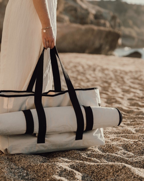 VINGA VINGA Volonne AWARE™ Strandtasche aus recyceltem Canvas Taschen personalisierbar