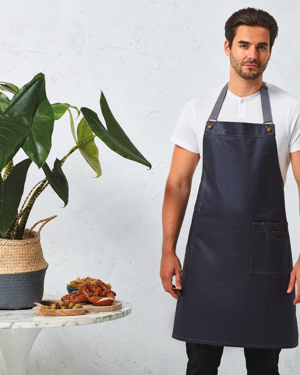 Schorten PREMIER District - Waxed look denim halterschort voor bedrukking &amp; borduring