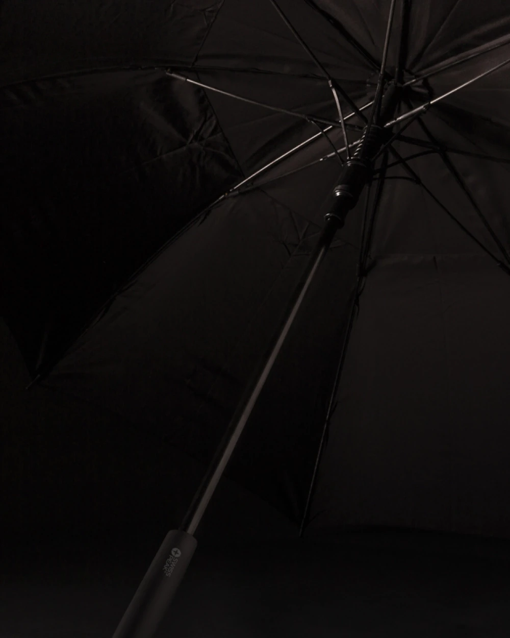 Parapluies personnalisable SWISS PEAK Parapluie tempête 23" Swiss peak AWARE™ Tornado