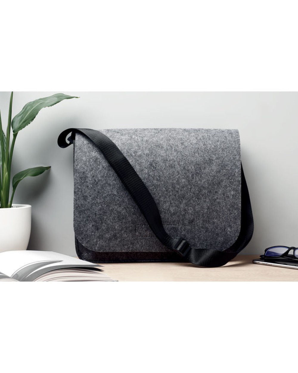 Tassen & Zakken 4DO Vilten laptoptas van RPET voor bedrukking &amp; borduring