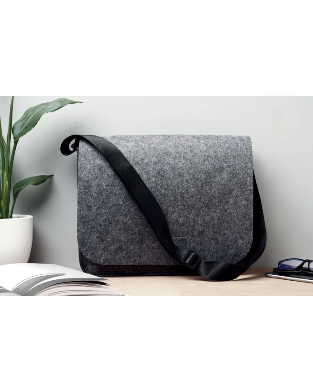 Tassen & Zakken 4DO Vilten laptoptas van RPET voor bedrukking &amp; borduring