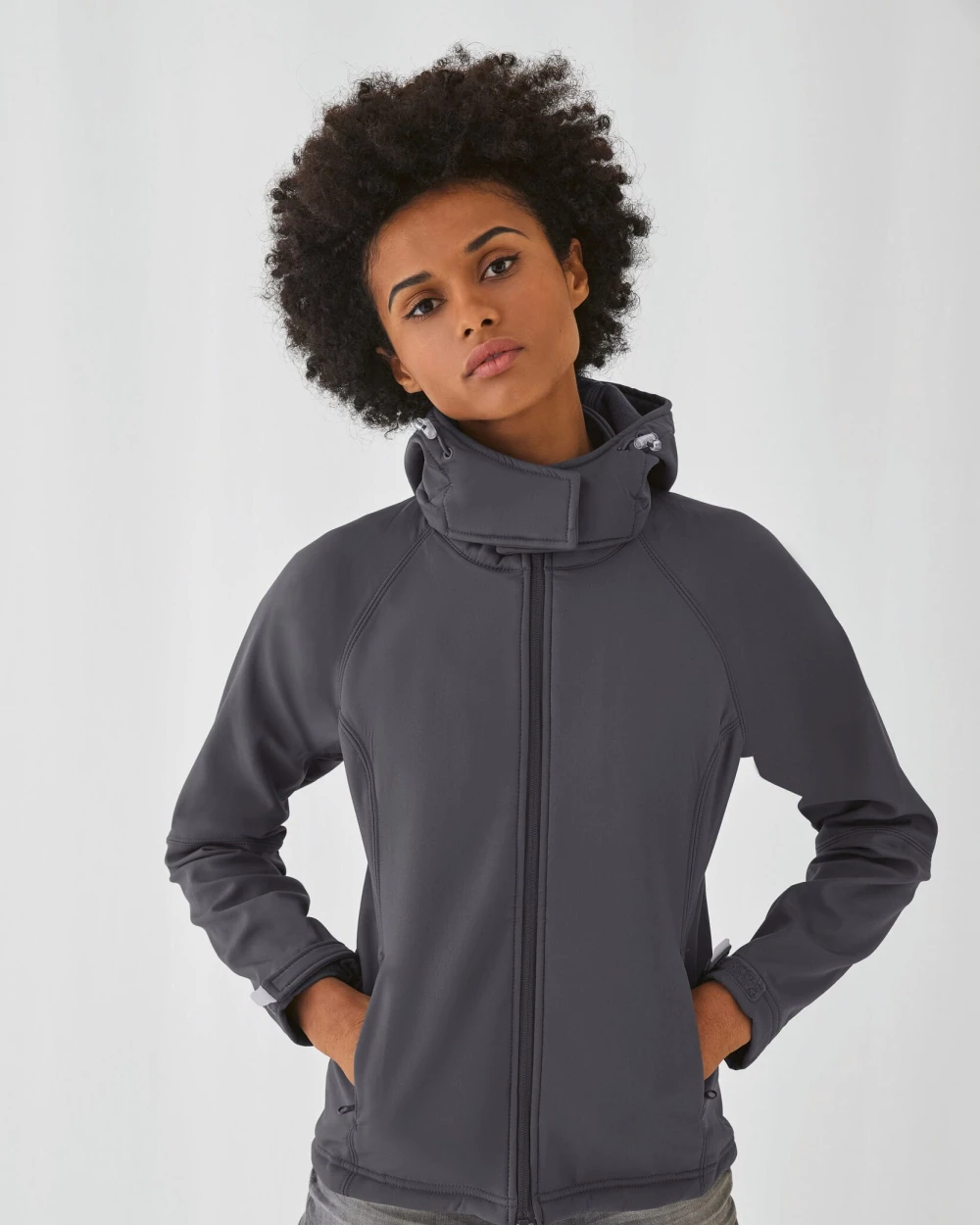 Softshells B&C HOODED SOFTSHELL WOMEN voor bedrukking &amp; borduring