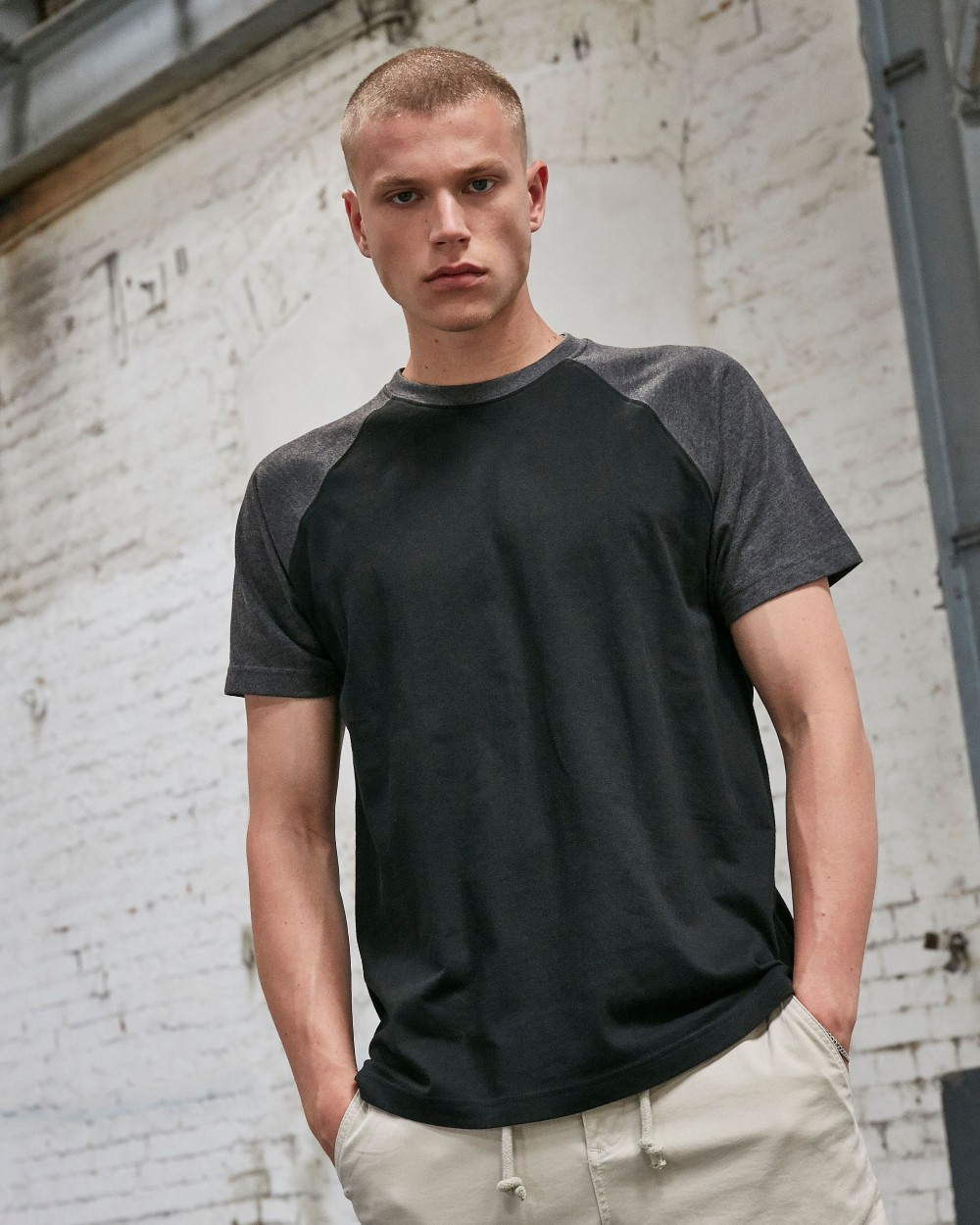 T-shirts BUILD YOUR BRAND RAGLAN CONTRAST TEE voor bedrukking &amp; borduring