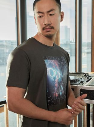 Signature Tagless Tee Men