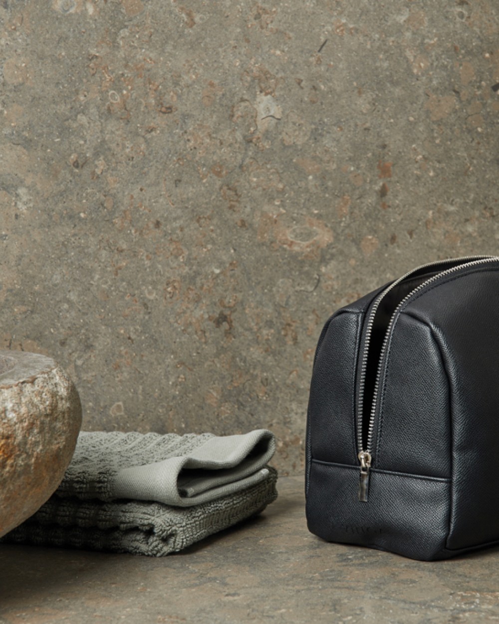 VINGA VINGA Bermond Kulturtasche aus RCS recyceltem PU Taschen personalisierbar