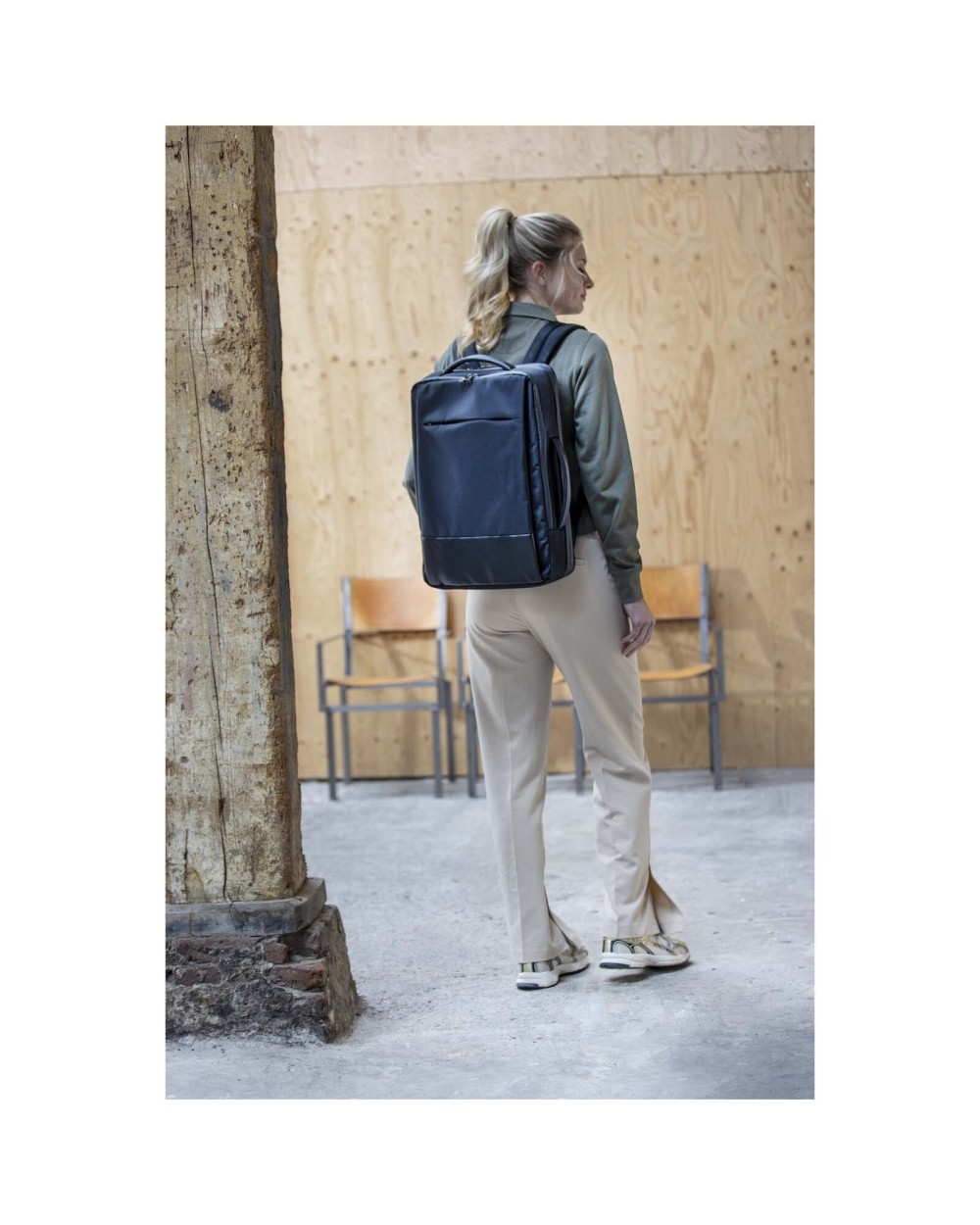 4DO Expedition Pro 35L, 17" GRS recycelter erweiterbarer Laptop-Rucksack Taschen personalisierbar