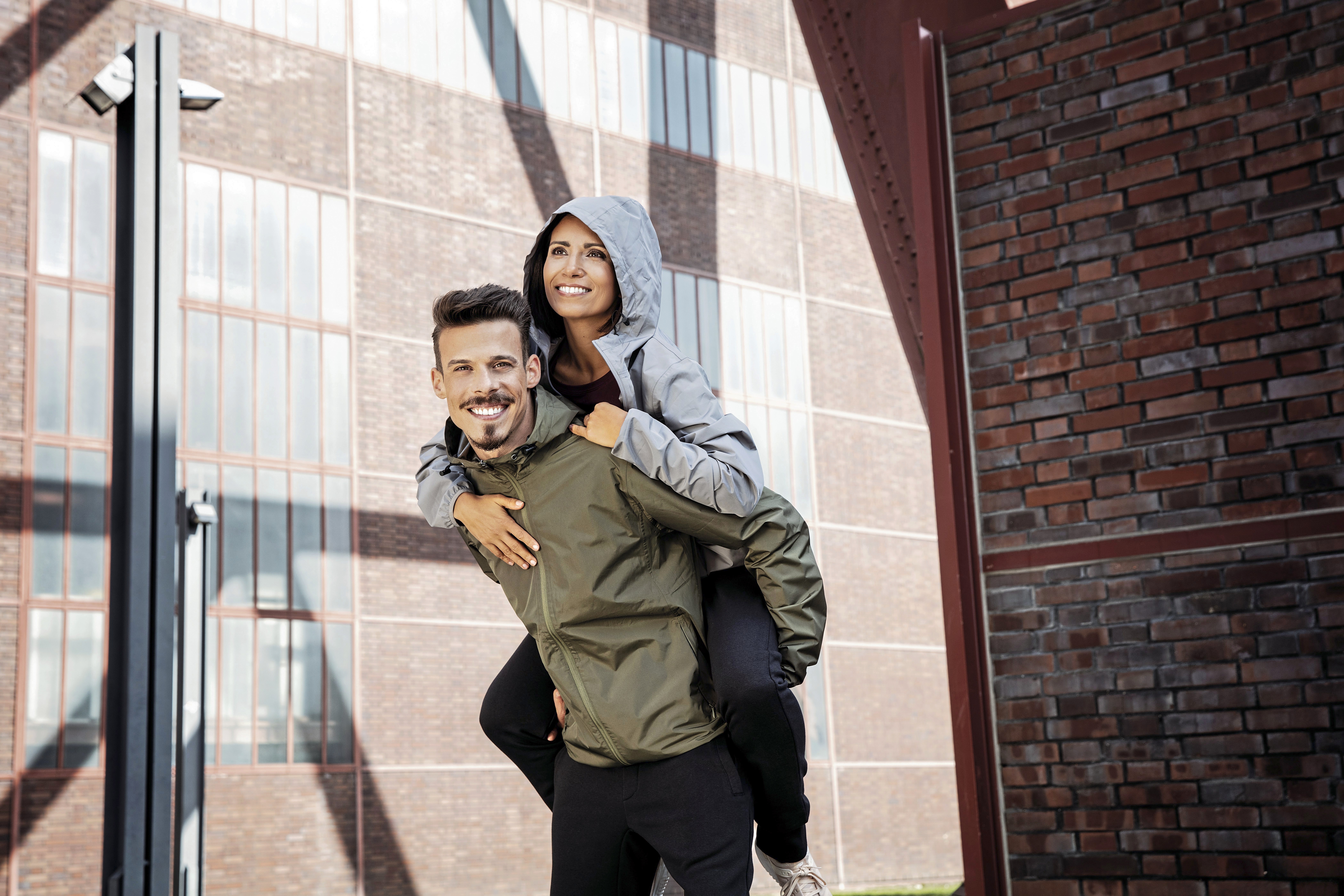 Jassen MINERS MATE my mate - Unisex Hooded Windbreaker voor bedrukking &amp; borduring