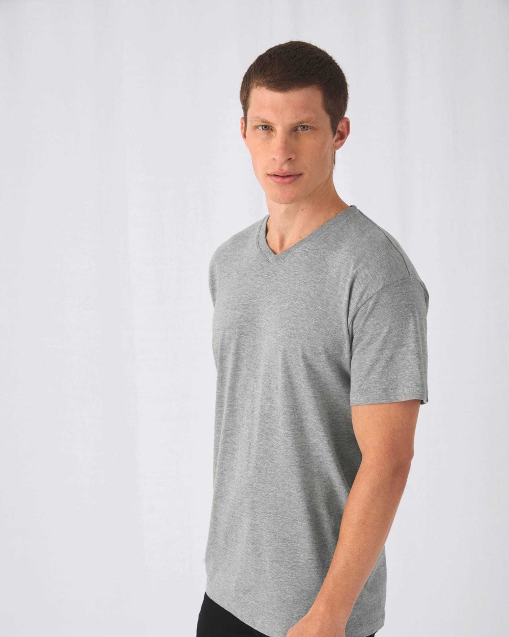 B&C Exact 150 V-Neck T-Shirt T-Shirts personalisierbar