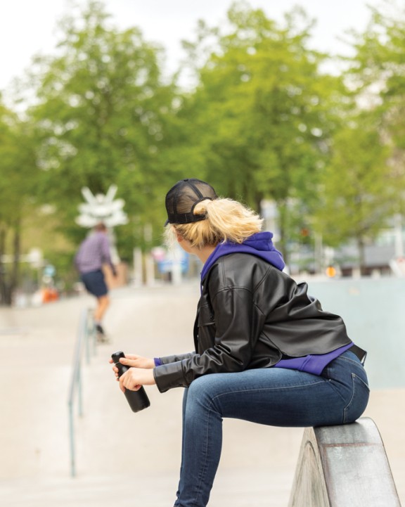 Petjes 4DO Impact AWARE™ 5 panel recycled katoenen truckercap voor bedrukking &amp; borduring