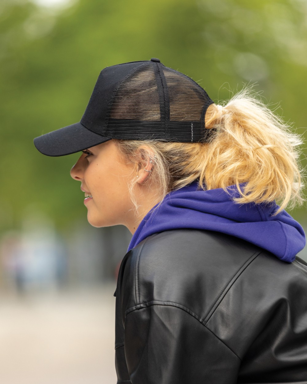 4DO Impact AWARE™ 190gr Brushed rCotton 5 Panel Trucker-Cap Kappen personalisierbar