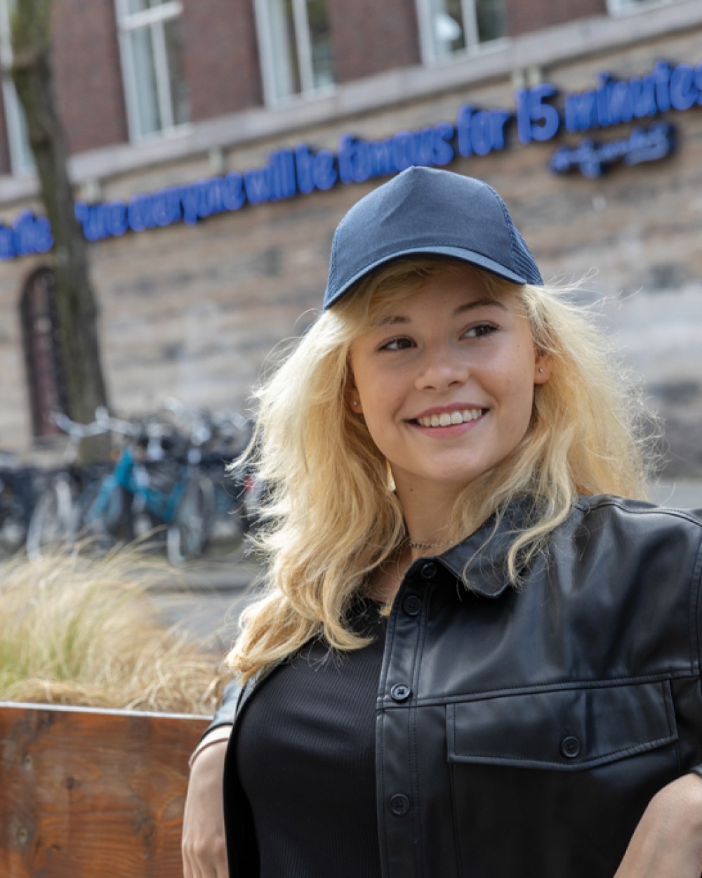 Petjes 4DO Impact AWARE™ 5 panel recycled katoenen truckercap voor bedrukking &amp; borduring