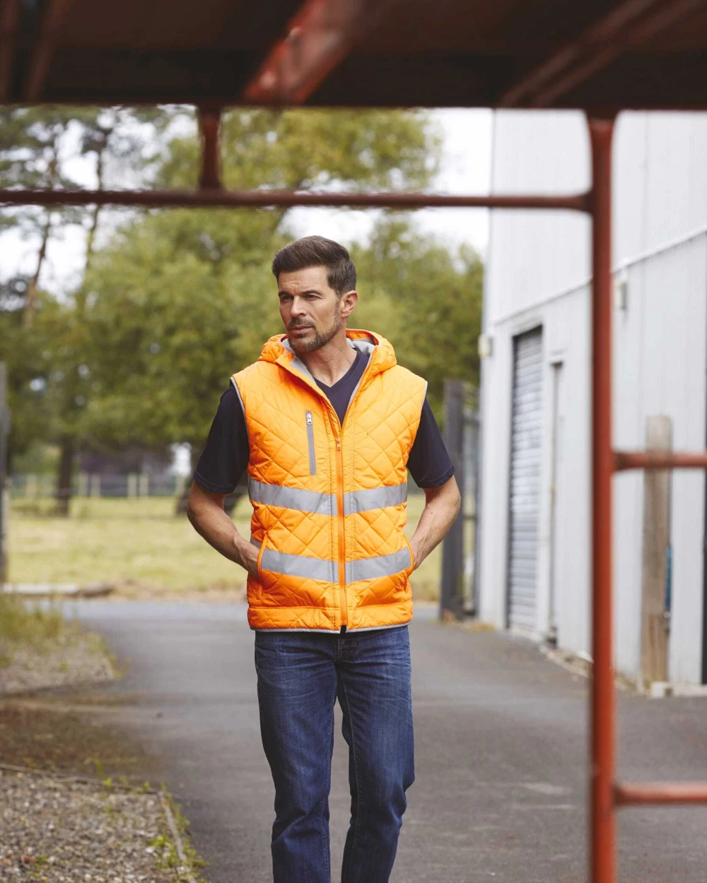 Jassen YOKO Kensington - Hi-Vis bodywarmer met capuchon voor bedrukking &amp; borduring
