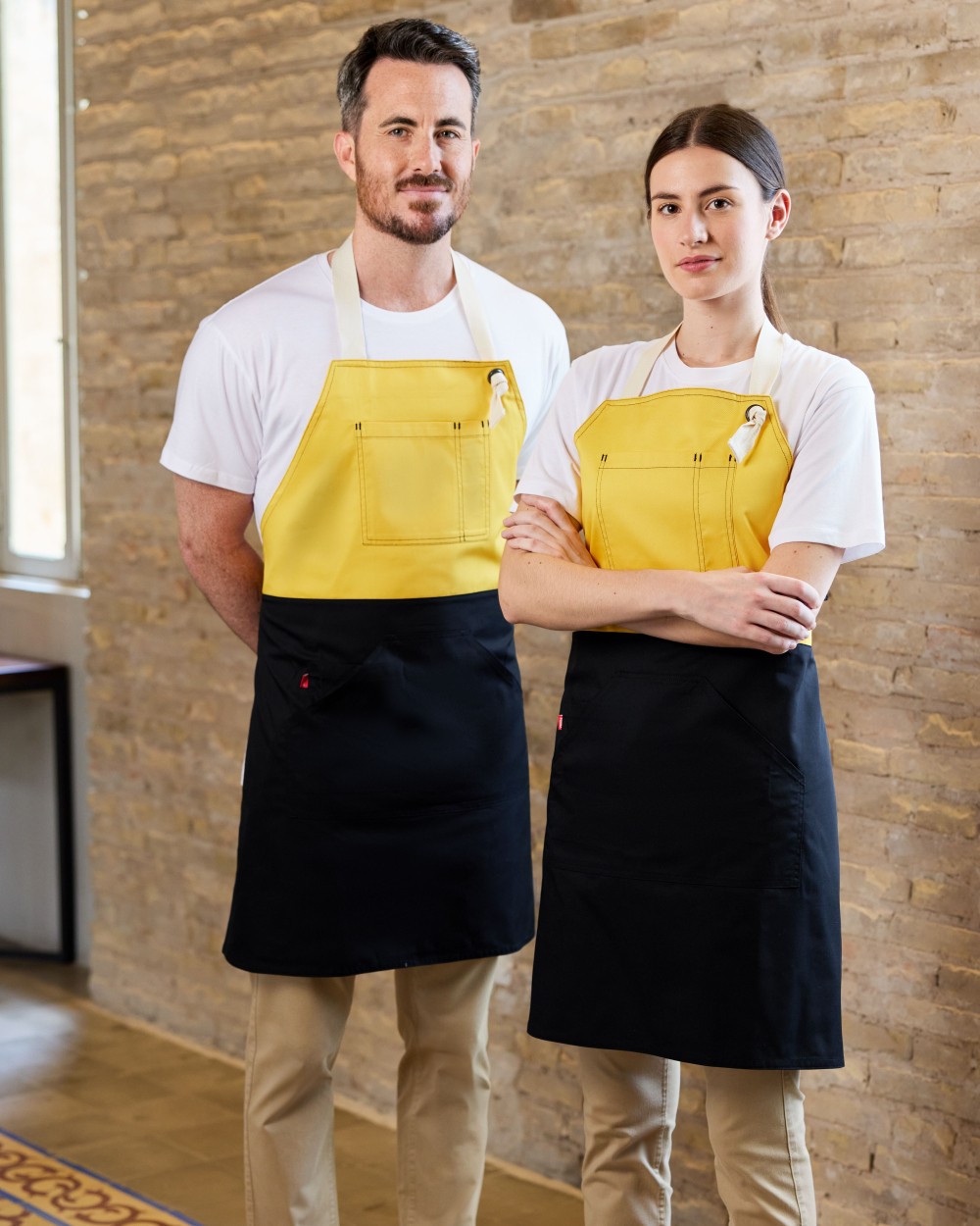 VELILLA TWO-TONED BIB APRON Schürzen personalisierbar