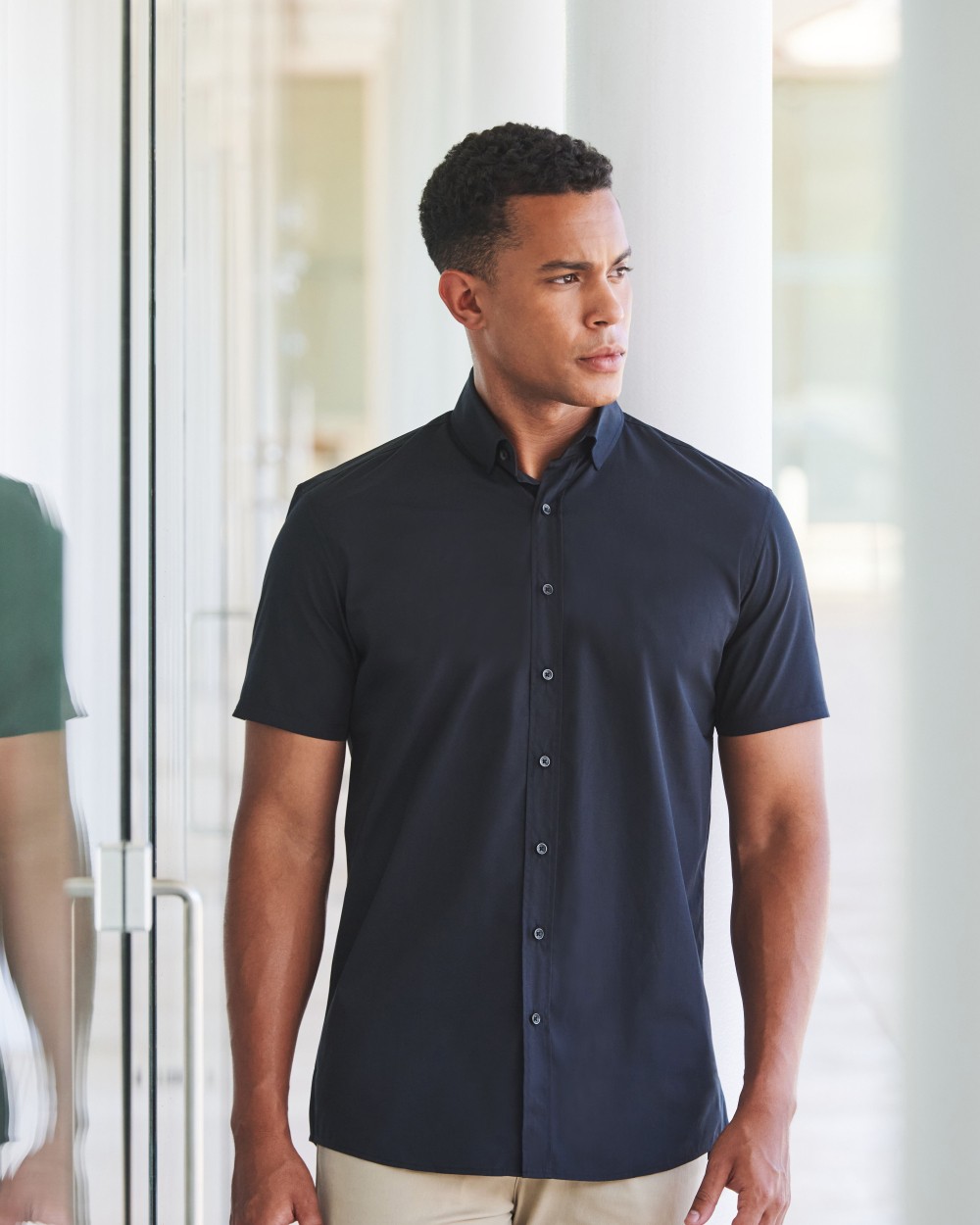 Hemden HENBURY MEN'S SHORT SLEEVED 'COTTON FEEL' COOLPLUS® SHIRT voor bedrukking &amp; borduring