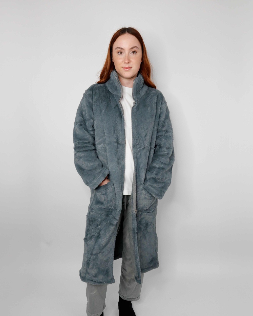 RIBBON Luxury eskimo faux fur zipped gown Kleider personalisierbar