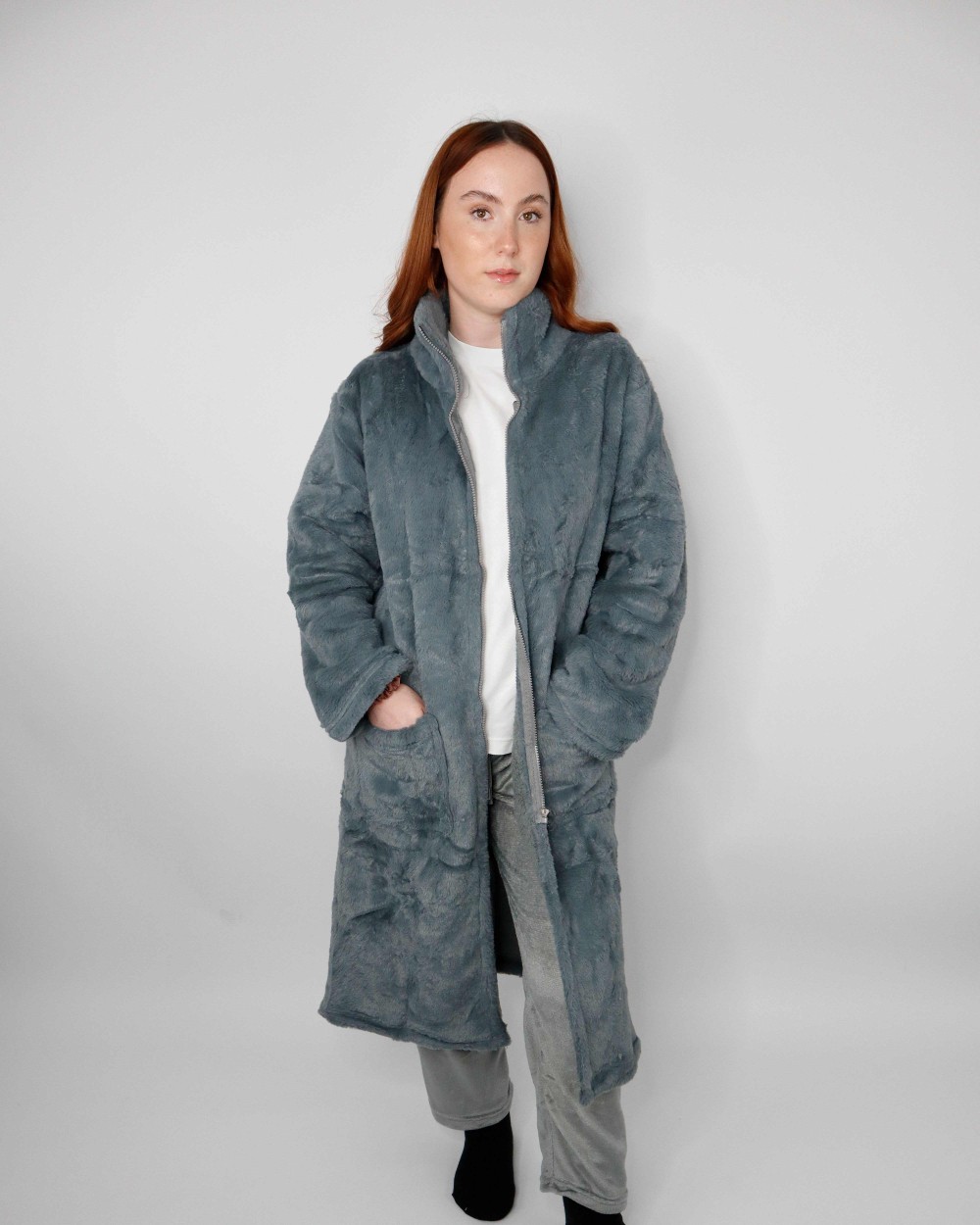 RIBBON Luxury eskimo faux fur zipped gown Kleider personalisierbar