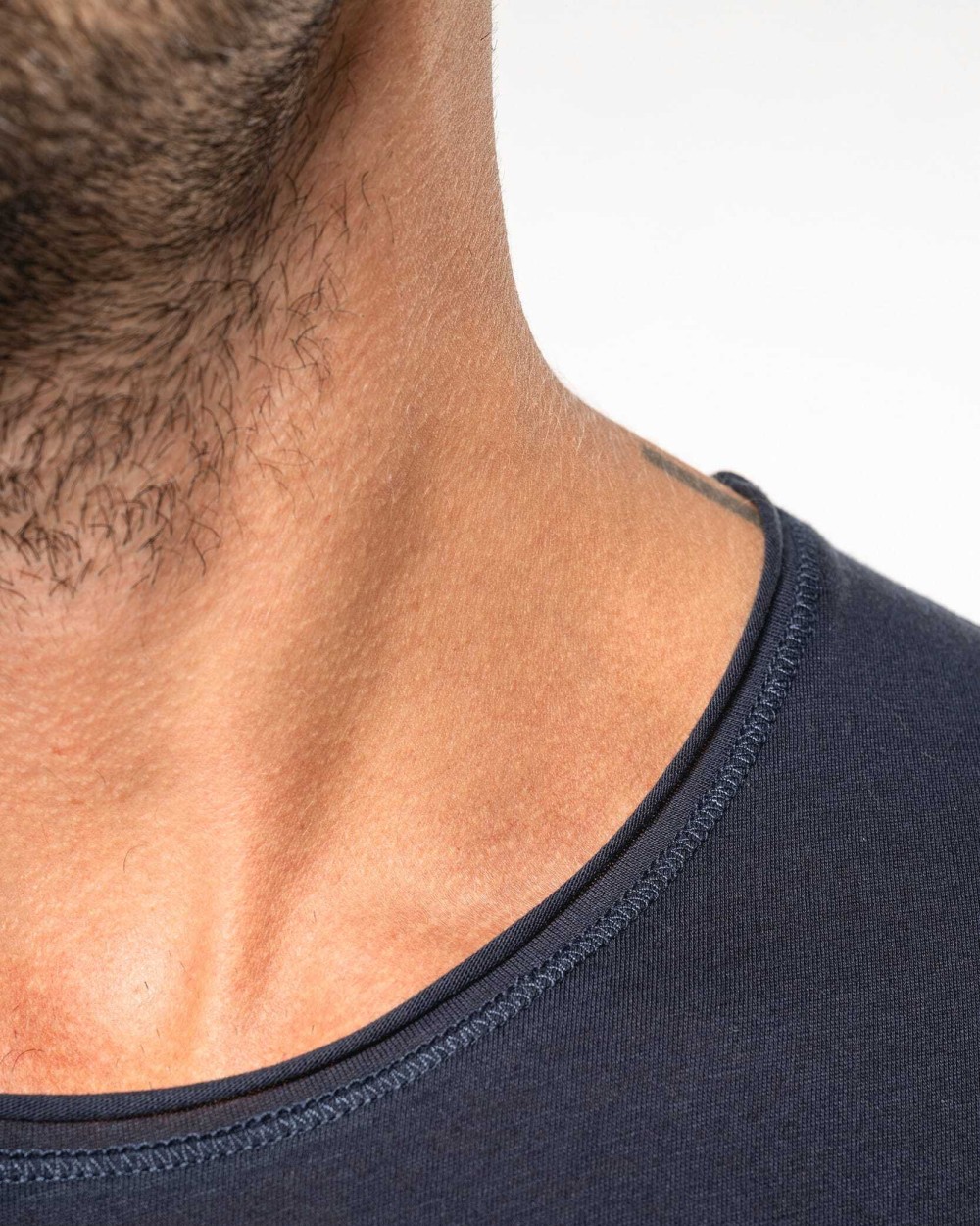 KARIBAN Bio-T-Shirt mit kurzen Ärmeln und ungesäumten Halsausschnitt T-Shirts personalisierbar