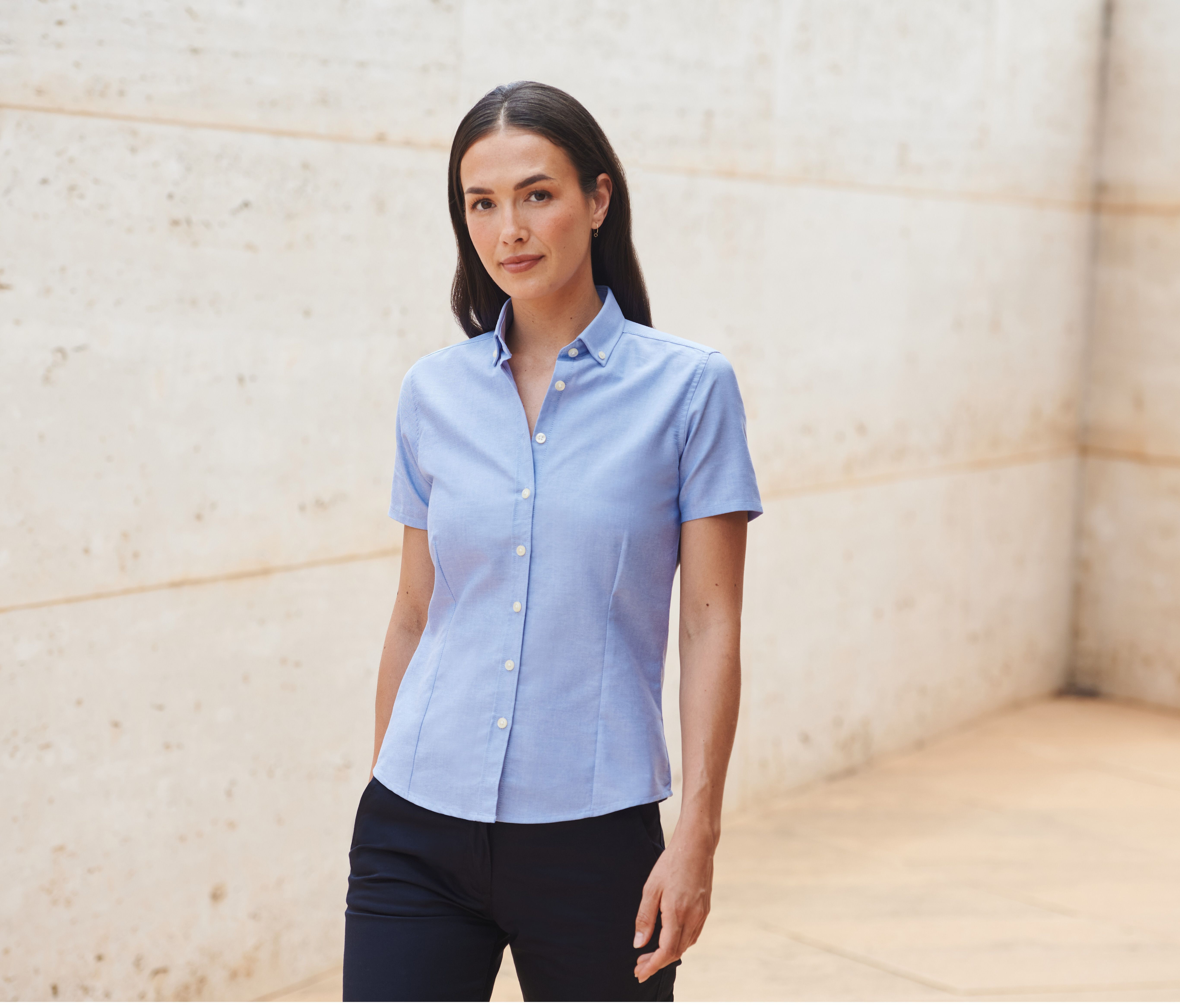 HENBURY LADIES’ MODERN S/S OXFORD SHIRT – REGULAR FIT Hemden personalisierbar